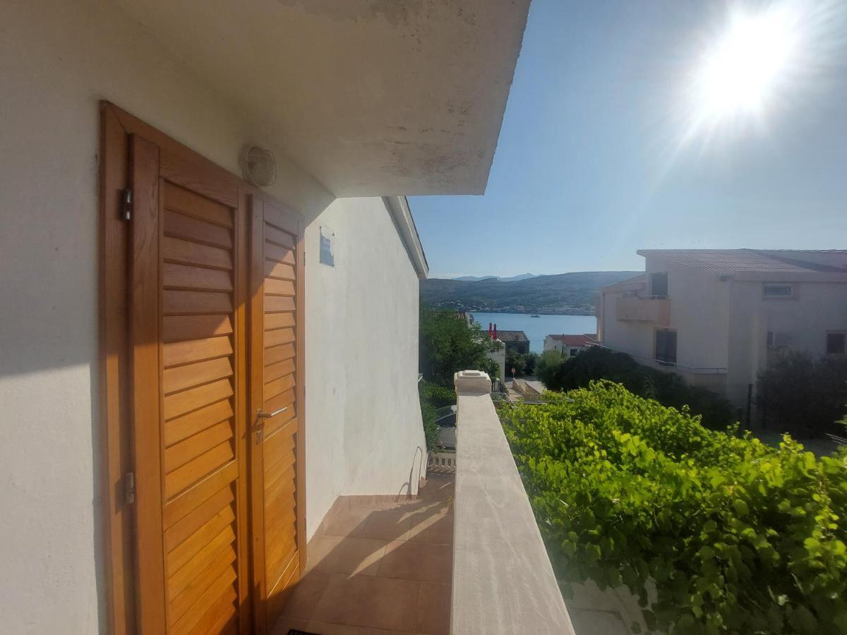 Studio-App Iva, Balcony With Sea View - 50 M From Beach Pag Town Exterior foto